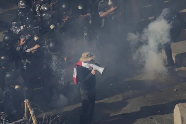 جرحى باشتباكات بين المتظاهرين والقوى الأمنية في بيروت