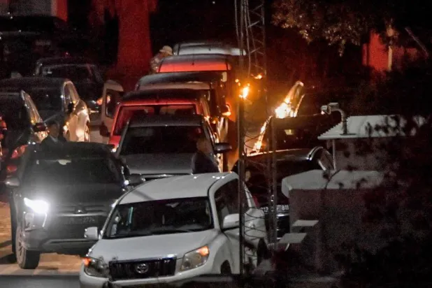 الشرطة التونسية تداهم مقر «النهضة» وتبدأ إخلاءه وتفتيشه