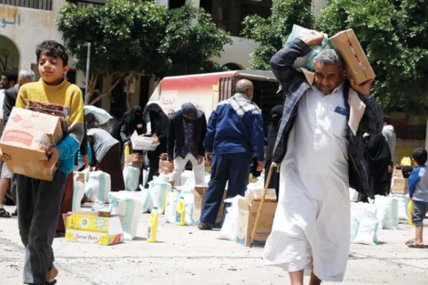 سلال الغذاء... وسيلة حوثية لاستقطاب الأسر اليمنية الأكثر ضعفاً