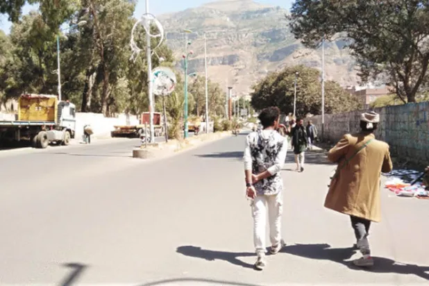 جشع الحوثيين في إب اليمنية يمتد إلى نهب المقابر العامة