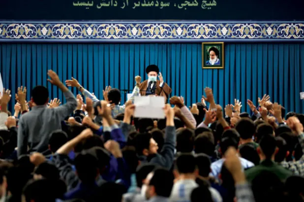 خامنئي يغلق الباب أمام دعوات الاستفتاء