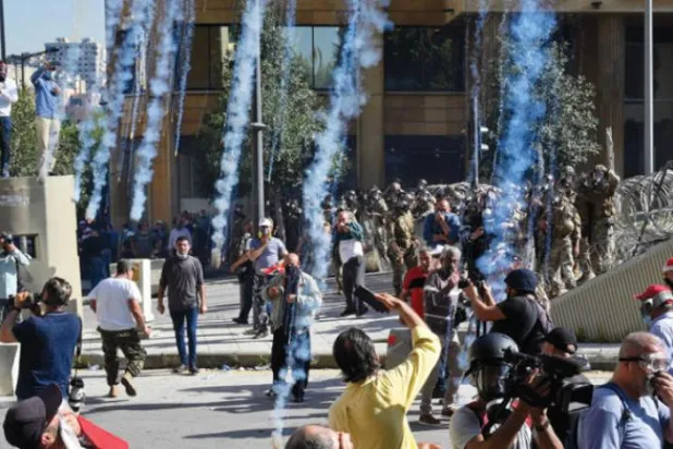 Lübnan’da memur maaşlarına yapılan zamlar dolar kuru karşısında eriyebilir