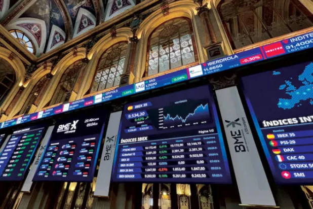 الأسواق العالمية تترقب «مستقبل الفائدة»