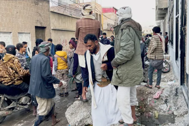 «مذبحة الجوعى» في صنعاء تحصد أكثر من 200 قتيل وجريح