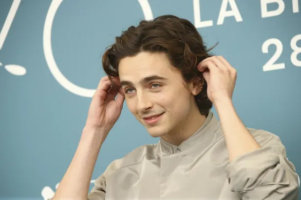 Timothée Chalamet sette kameraya tosladı