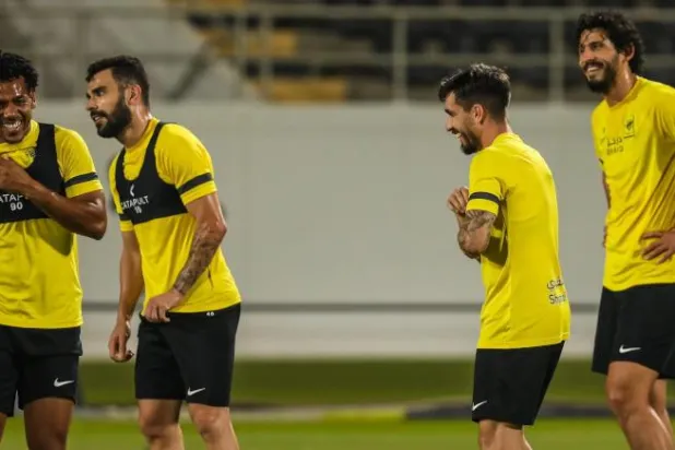 سانتو يدفع بالناشري لإغلاق المساحات أمام الهجمات الزرقاء