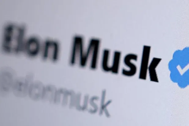 Twitter'da ücretsiz mavi tikleri kaldıran Elon Musk üç ünlünün parasını cebinden verdi