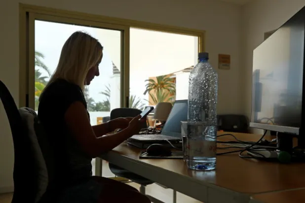 كيف تتعامل مع السلوك غير اللائق في مكان العمل؟