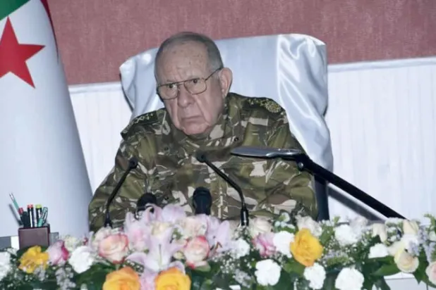 قائد الجيش الجزائري يتوعد «أصوليين متطرفين»