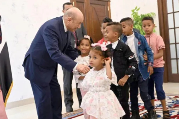 Al-Alimi Stresses Unity of Yemeni Presidential Council, Questions Houthi Commitment to Peace Efforts 