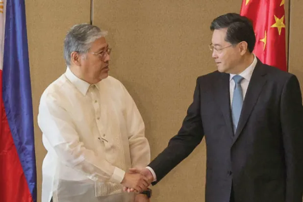 مانيلا وبكين تتعهدان العمل على حل الخلافات في بحر الصين الجنوبي