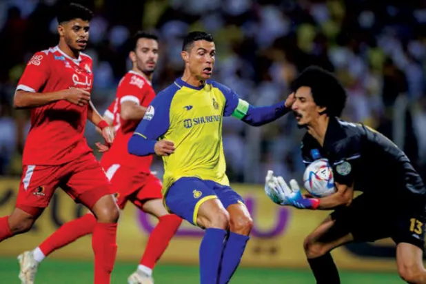 بعد توالي «العثرات»... من يتلقف طوق النجاة في الموسم العصيب؟