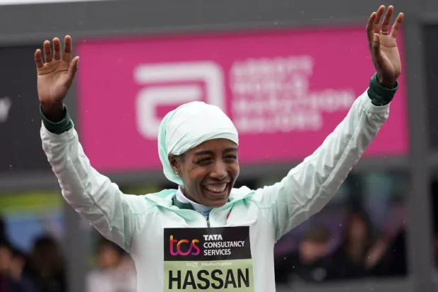 ماراثون لندن: الهولندية حسن والكيني كيبتوم يتوجان بالسباق