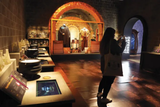 سحر عالم «هاري بوتر» في معرض باريسي