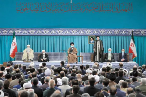 ایرانی سپریم لیڈر نے کل تہران میں ایرانی عہدیداروں اور اسلامی سفارتی مشن کے نمائندوں کے ایک گروپ سے ملاقات کی (خمینی ویب سائٹ)