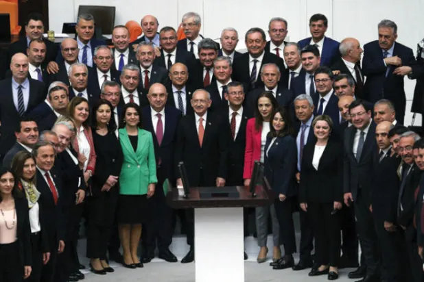 أجواء العيد والانتخابات تخيّم على احتفال تركيا بـ«يوم السيادة الوطنية»