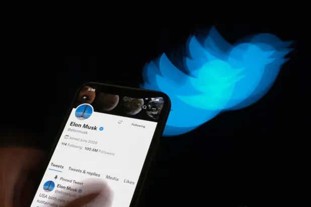 Twitter'da mavi tik karmaşası sürerken, Elon Musk ölü ünlülere onay işareti verdi