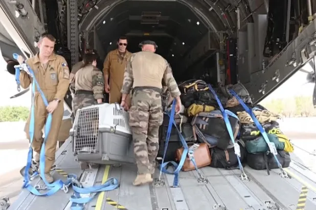 تسارع عمليات «معقّدة» لإجلاء الأجانب من السودان مع تواصل المعارك