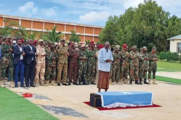 الصومال ينعى ضابطاً بالجيش قتل في مواجهات ضد حركة «الشباب»