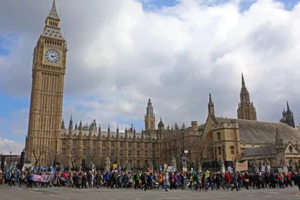 Neden ABD zenginleşirken Birleşik Krallık daha da fakirleşiyor?