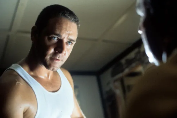 Russell Crowe: Stüdyo, Los Angeles Sırları'ndan ayrılmam için otel ve araba parasını ödemedi