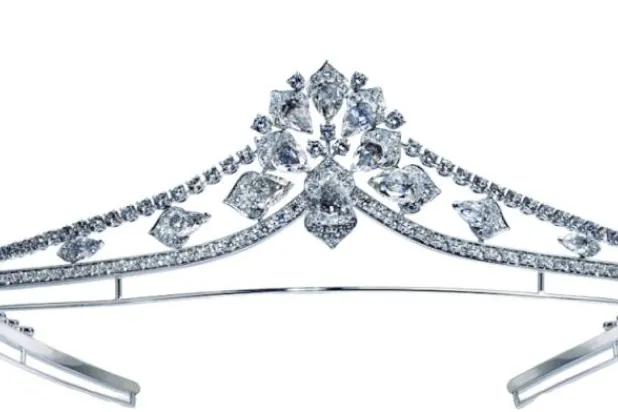 تاج وخاتم من «ديفيد موريس» احتفالاً بتتويج الملك تشارلز