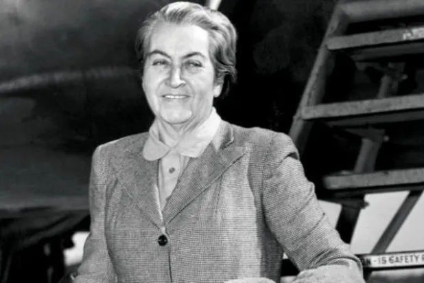 غابرييلا ميسترال وروميليو أوريتا: حب يائس ظل يكبر من وراء ظهر الموت