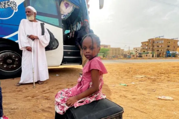 خرطوم سے باہر کے علاقوں یا سرحد عبور کر کے ہمسایہ ممالک میں جانے والے بے گھر افراد کی تعداد میں نمایاں اضافہ (رائٹرز)