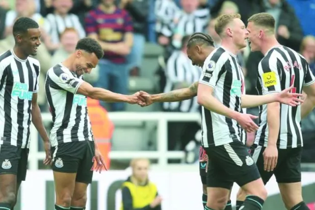 إيدي هاو يحلق عالياً مع نيوكاسل... والتأهل لدوري أبطال أوروبا ليس بعيد المنال