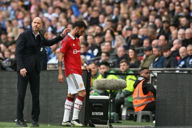 تن هاغ: فرنانديز قد لا يشارك ضد توتنهام