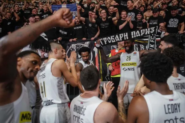 العودة من القبور... بارتيزان وجماهيره الشغوفة في الأدوار الإقصائية بعد 13 سنة