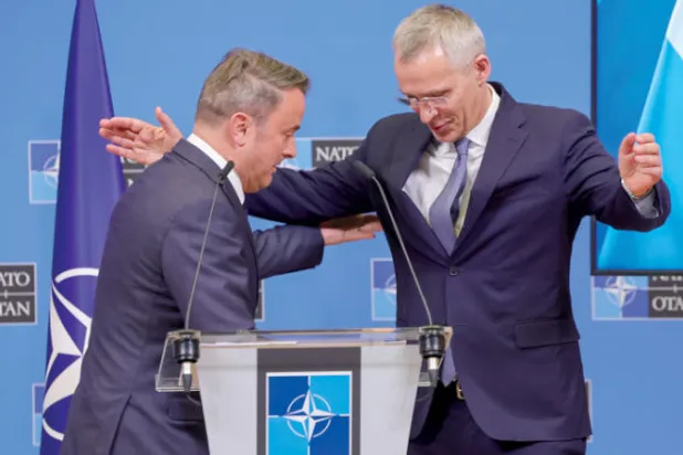 {الناتو} يؤكد تسليم أوكرانيا كل المركبات اللازمة لهجوم الربيع