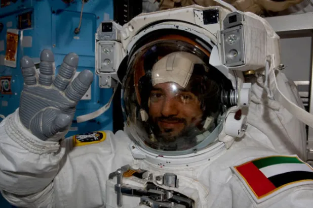 الإماراتي سلطان النيادي أول عربي  يسير خارج محطة الفضاء الدولية
