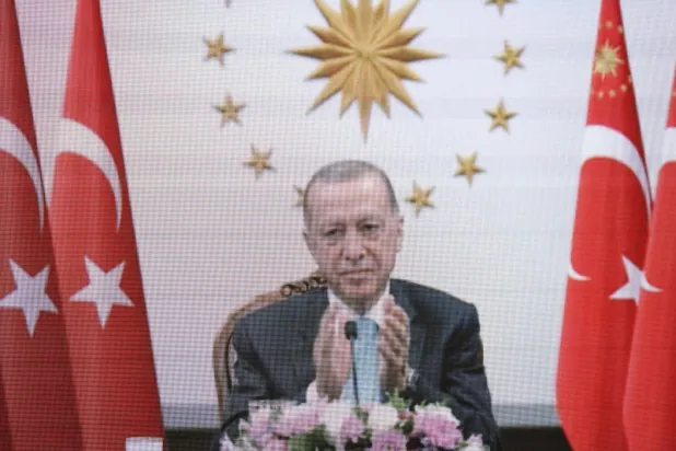 إردوغان يواصل حملته الانتخابية «افتراضياً» بسبب ظروفه الصحية