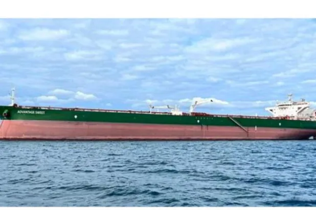 تہران نے آبنائے ہرمز میں ایک آئل ٹینکر قبضہ میں کر لیا