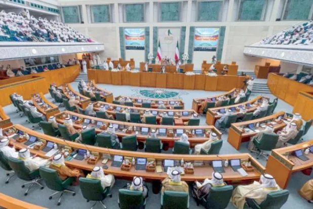 Ganim, Kuveyt hükümetini, Ulusal Meclisi fesheden kararnameyi kaldırmak için anayasal önlemler almaya çağırdı