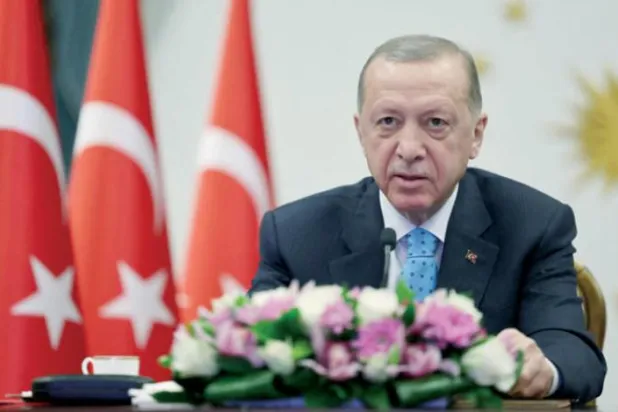 اردگان کل "اککویو" اسٹیشن کے افتتاح میں شرکت کے دوران (اے ایف پی)