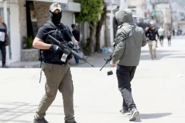 قائد «عرين الأسود» في نابلس يسلّم نفسه للسلطة الفلسطينية