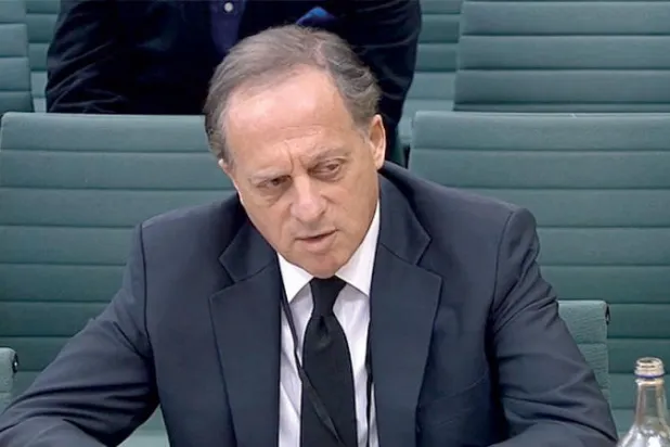 استقالة رئيس هيئة «بي بي سي» على خلفية ترتيب قرض لجونسون