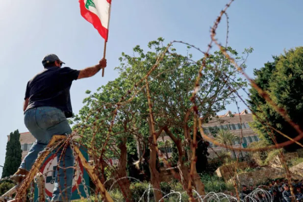 هل ينعم لبنان حقاً بحرية وديمقراطية؟