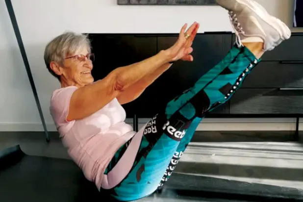 مسنّون «يروّجون» لشيخوخة سعيدة