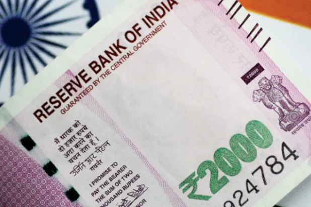 الروبية الهندية تتحرك نحو العالمية