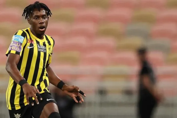 «بصقة» زكريا تنهي موسمه مع الاتحاد «انضباطياً»