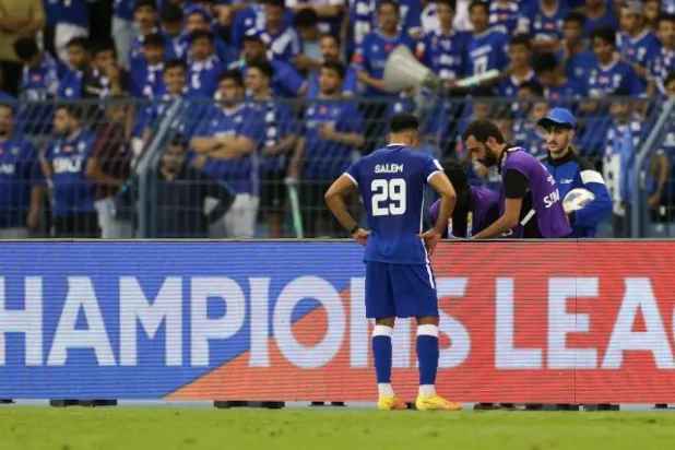 سالم الدوسري في مرمى النيران بعد تصرف غير مبرر في «ذهاب الأبطال»