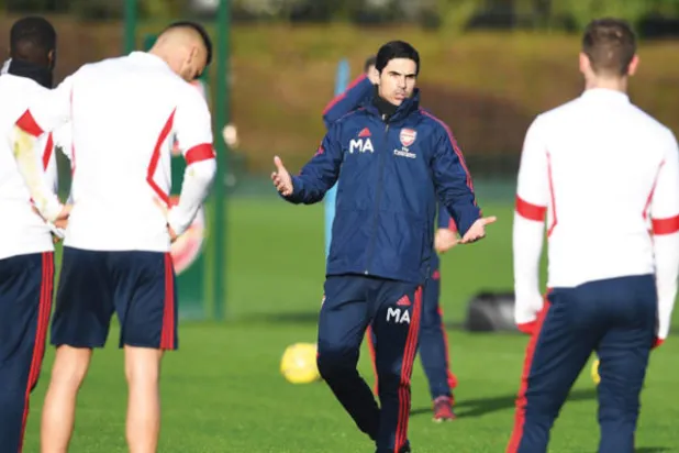 آرسنال لاستغلال أزمات تشيلسي واستعادة الصدارة ولو مؤقتاً