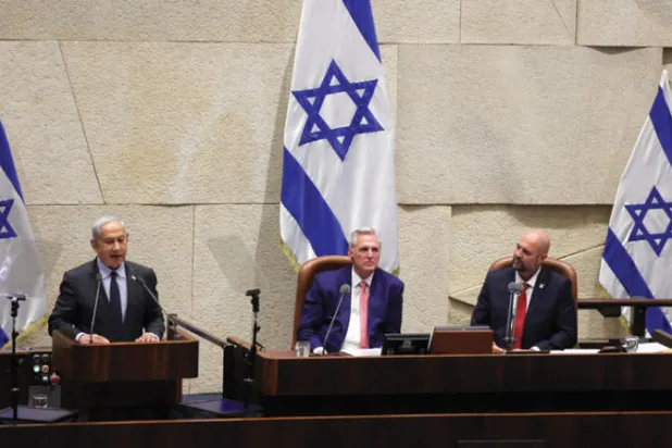 مكارثي يتعهد دعوة نتنياهو إلى واشنطن في حال استمر تجاهل بايدن له