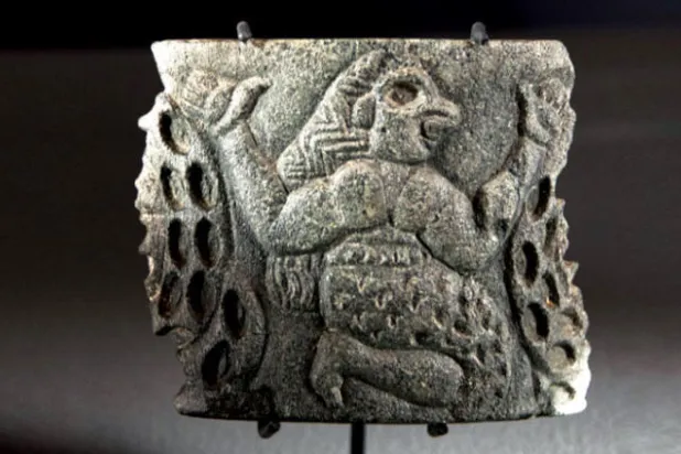 آنية جزيرة تاروت ونقوشها الغرائبية