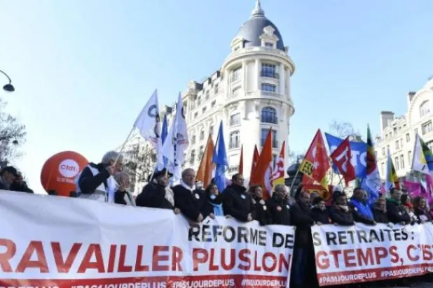 فرنسا: المجلس الدستوري يصدر عصراً قراره بشأن قبول إجراء استفتاء على قانون العمل الجديد