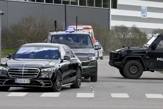 زيلينسكي يصل في زيارة مفاجئة إلى فنلندا لحضور قمة إقليمية