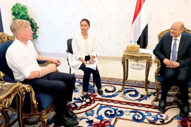 غروندبرغ يلتقي العليمي في عدن بعد «نقاشات بناءة» مع الحوثيين